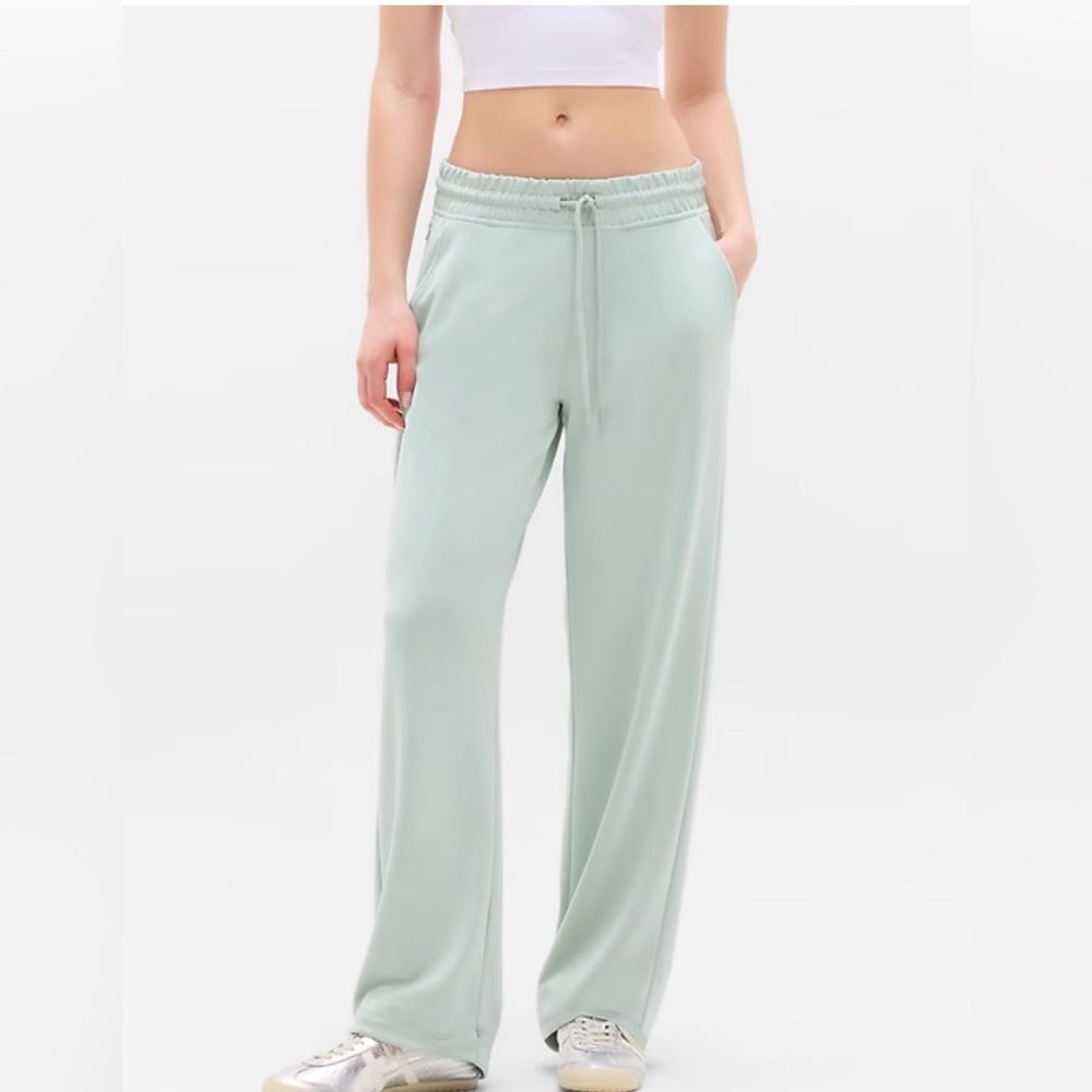 Athleta seasoft straight pant. L/P